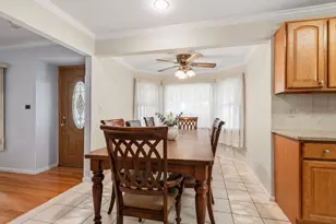45 Berkshire Rd, Hicksville, NY 11801 - Photo 3