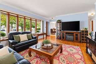 45 Berkshire Rd, Hicksville, NY 11801 - Photo 7