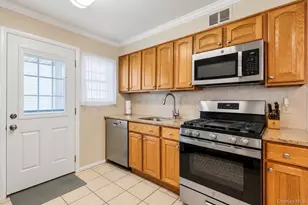 45 Berkshire Rd, Hicksville, NY 11801 - Photo 9
