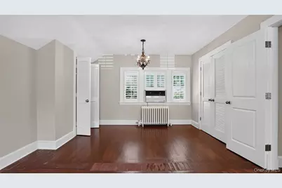 1058 Plandome Road, Manhasset, NY 11030 - Photo 13