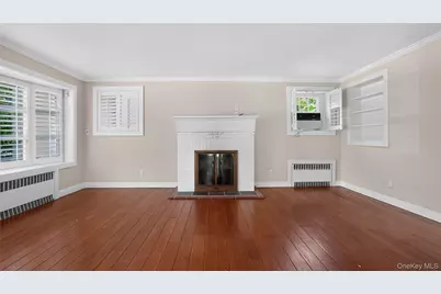 1058 Plandome Road, Manhasset, NY 11030 - Photo 5