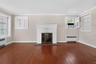 1058 Plandome Rd, Manhasset, NY 11030 - Photo 5