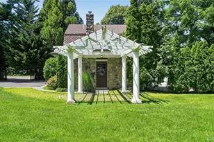 1058 Plandome Rd, Manhasset, NY 11030 - Photo 3