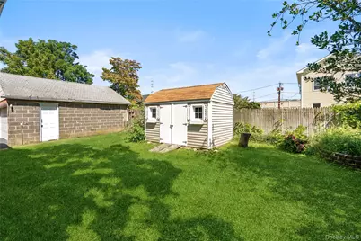 120 S High Street, Lindenhurst, NY 11757 - Photo 35
