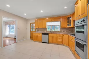 238 Clent Rd, Great Neck, NY 11021 - Photo 7