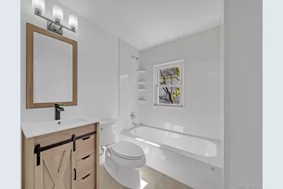 170 Park Lane, Massapequa, NY 11758 - Photo 19