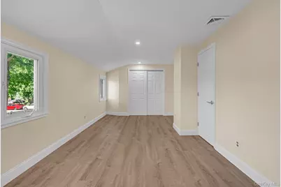 170 Park Lane, Massapequa, NY 11758 - Photo 17