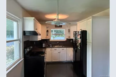 4 Carston Street W, Selden, NY 11784 - Photo 7