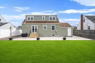 13 Maple Dr, Lindenhurst, NY 11757 - Photo 31