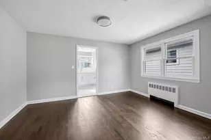 7 Linwood Rd N, Port Washington, NY 11050 - Photo 3