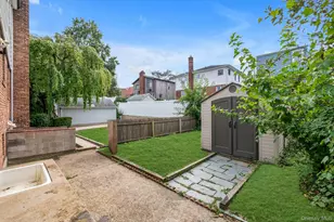 7 Linwood Rd N, Port Washington, NY 11050 - Photo 15