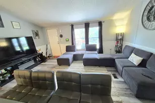 37-28 Hubbard Ave, Riverhead, NY 11901 - Photo 13