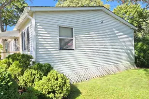 37-28 Hubbard Ave, Riverhead, NY 11901 - Photo 29