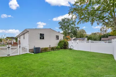 423 Westview Avenue, Deer Park, NY 11729 - Photo 27