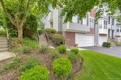 143 Paddington Circle, Smithtown, NY 11787 - Photo 3