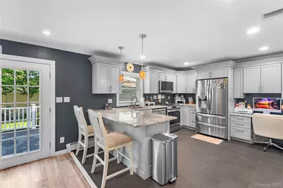 123 Hiawatha Drive, Brightwaters, NY 11718 - Photo 7