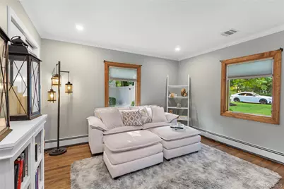123 Hiawatha Drive, Brightwaters, NY 11718 - Photo 9