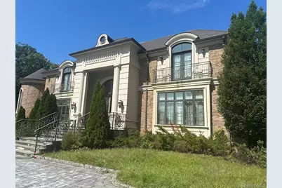 3 Moline Court, Great Neck, NY 11024 - Photo 1
