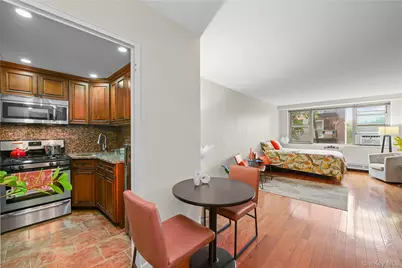 81-11 45th Avenue #3V, Elmhurst, NY 11373 - Photo 1