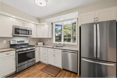 999 Knollwood Road, White Plains, NY 10603 - Photo 17