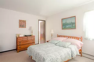 42 Squires Ave, East Quogue, NY 11942 - Photo 7