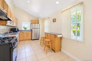 8 Norwalk Ln, Selden, NY 11784 - Photo 9