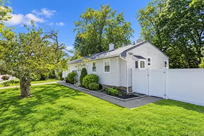 8 Norwalk Lane, Selden, NY 11784 - Photo 27