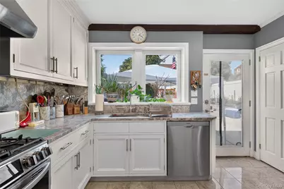 6511 Claran Court, Maspeth, NY 11378 - Photo 15