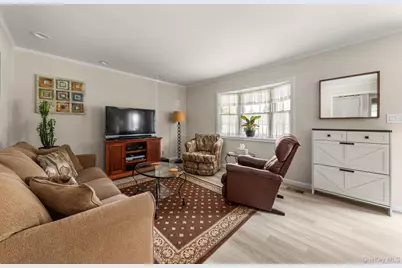 139 Arlyn Drive W, Massapequa, NY 11758 - Photo 5