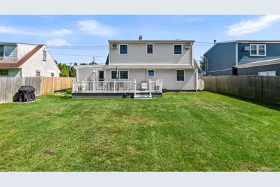 139 Arlyn Drive W, Massapequa, NY 11758 - Photo 17