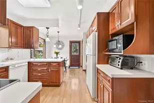 4 Wayne Dr, Poughkeepsie, NY 12601 - Photo 5