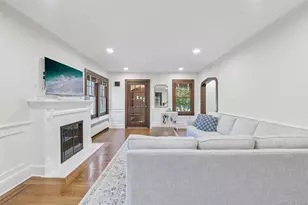 206 Glenmore St, East Williston, NY 11596 - Photo 9
