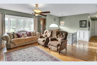 39 Pawnee Drive, Commack, NY 11725 - Photo 7