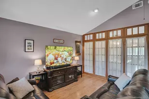 39 Pawnee Dr, Commack, NY 11725 - Photo 21