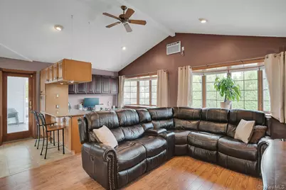 39 Pawnee Drive, Commack, NY 11725 - Photo 19