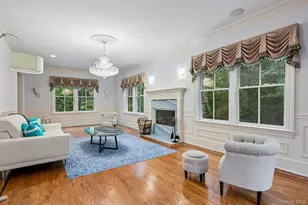 4 The Commons, Cold Spring Harbor, NY 11724 - Photo 5