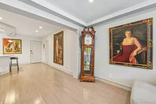 1 Town House Pl, Great Neck, NY 11021 - Photo 7