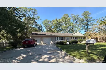 226 Holbrook Road, Holbrook, NY 11741 - Photo 3