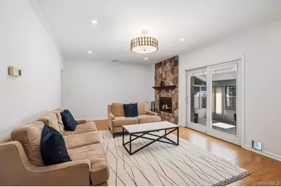 135 Hickman Street, Syosset, NY 11791 - Photo 11