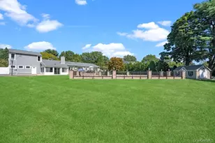 135 Hickman St, Syosset, NY 11791 - Photo 27