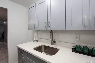 100 Clinton Avenue #2X, Mineola, NY 11501 - Photo 11