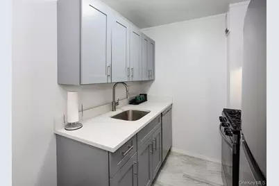 100 Clinton Avenue #2X, Mineola, NY 11501 - Photo 9