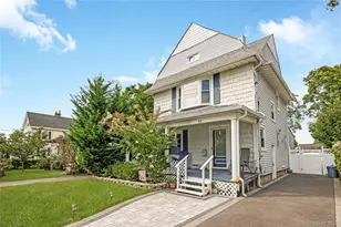 53 Thorne St, Patchogue, NY 11772 - Photo 5