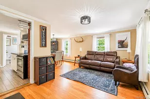 9 Jennings Ave, Center Moriches, NY 11934 - Photo 5