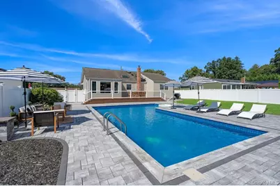 21 Seusing Boulevard, Ronkonkoma, NY 11779 - Photo 13