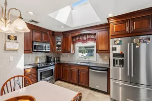 21 Seusing Blvd, Ronkonkoma, NY 11779 - Photo 5