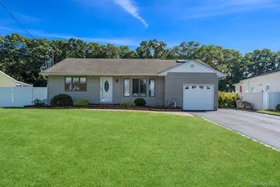 21 Seusing Boulevard, Ronkonkoma, NY 11779 - Photo 1