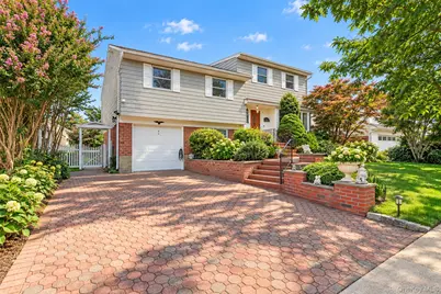 31 Colony Lane, Syosset, NY 11791 - Photo 1