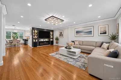 31 Colony Lane, Syosset, NY 11791 - Photo 3