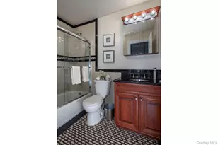 5000 Townhouse Dr, Coram, NY 11727 - Photo 9